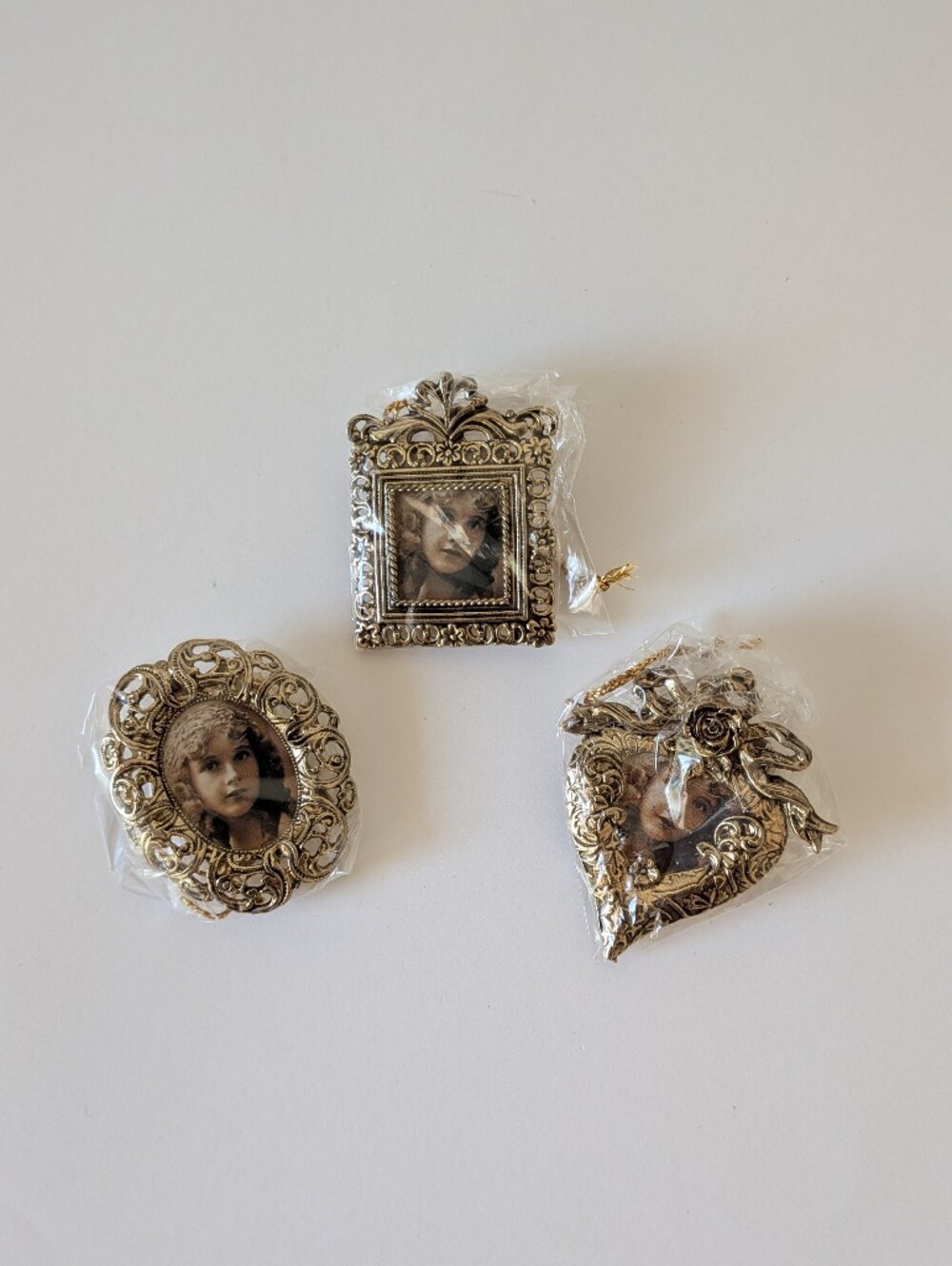 3 Mini House Of Lloyd Christmas Around The World Antique Gold Frame Ornaments